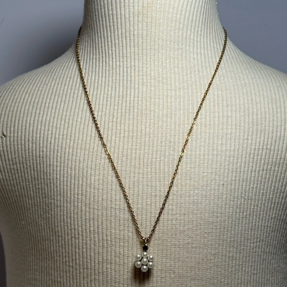 Avon Floral Faux Pearl Necklace w/Red Crystal Jewelry Fashion Jewelry